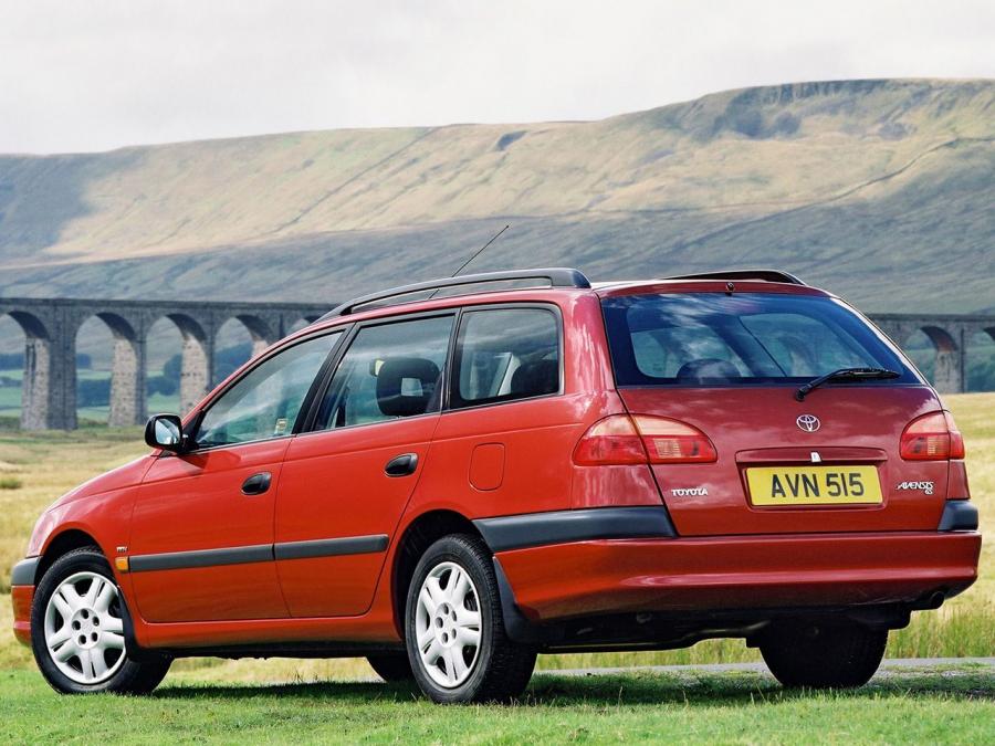  Toyota Avensis Estate 2000 года  (фото 3 из 5)